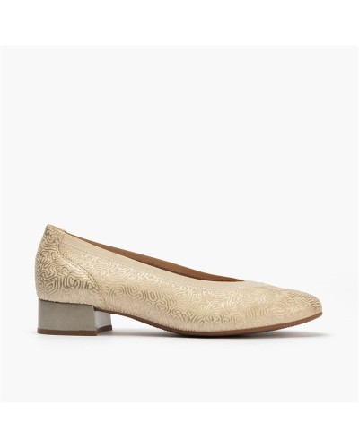 ZAPATO SALON RIVETE TACON BAJO ORO 11122